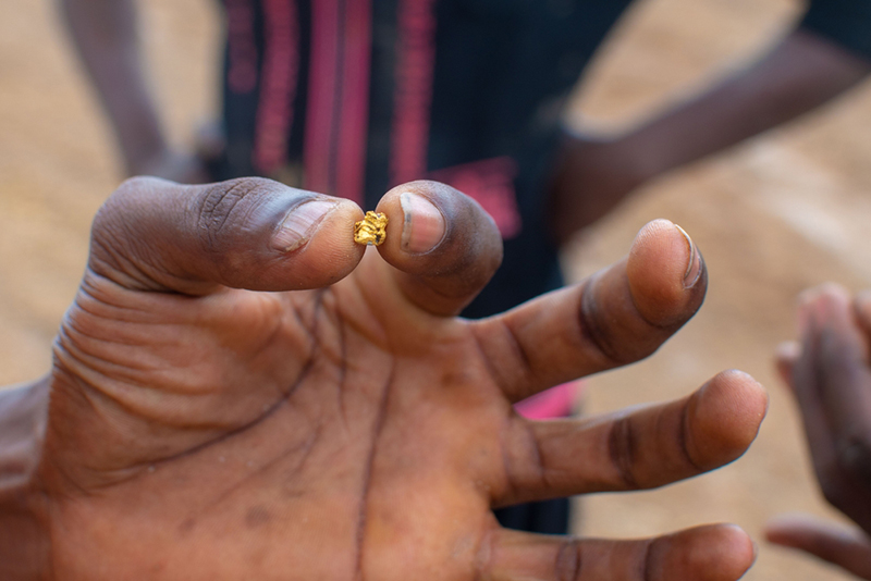 Ghanaian miner finds a small nugget of gold
