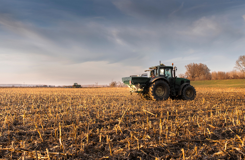 Tractor spreading artificial fertilisers