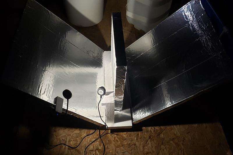 insulation type boards with reflective coating and circular connections